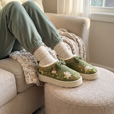 Royal Step Tiana on foot