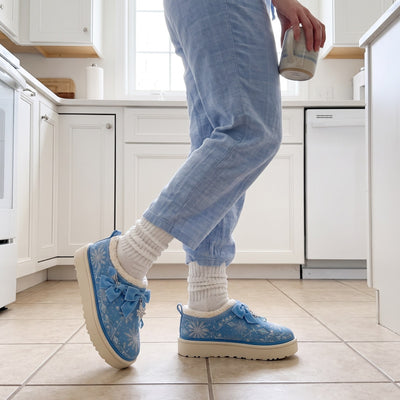 Royal Step Elsa on foot